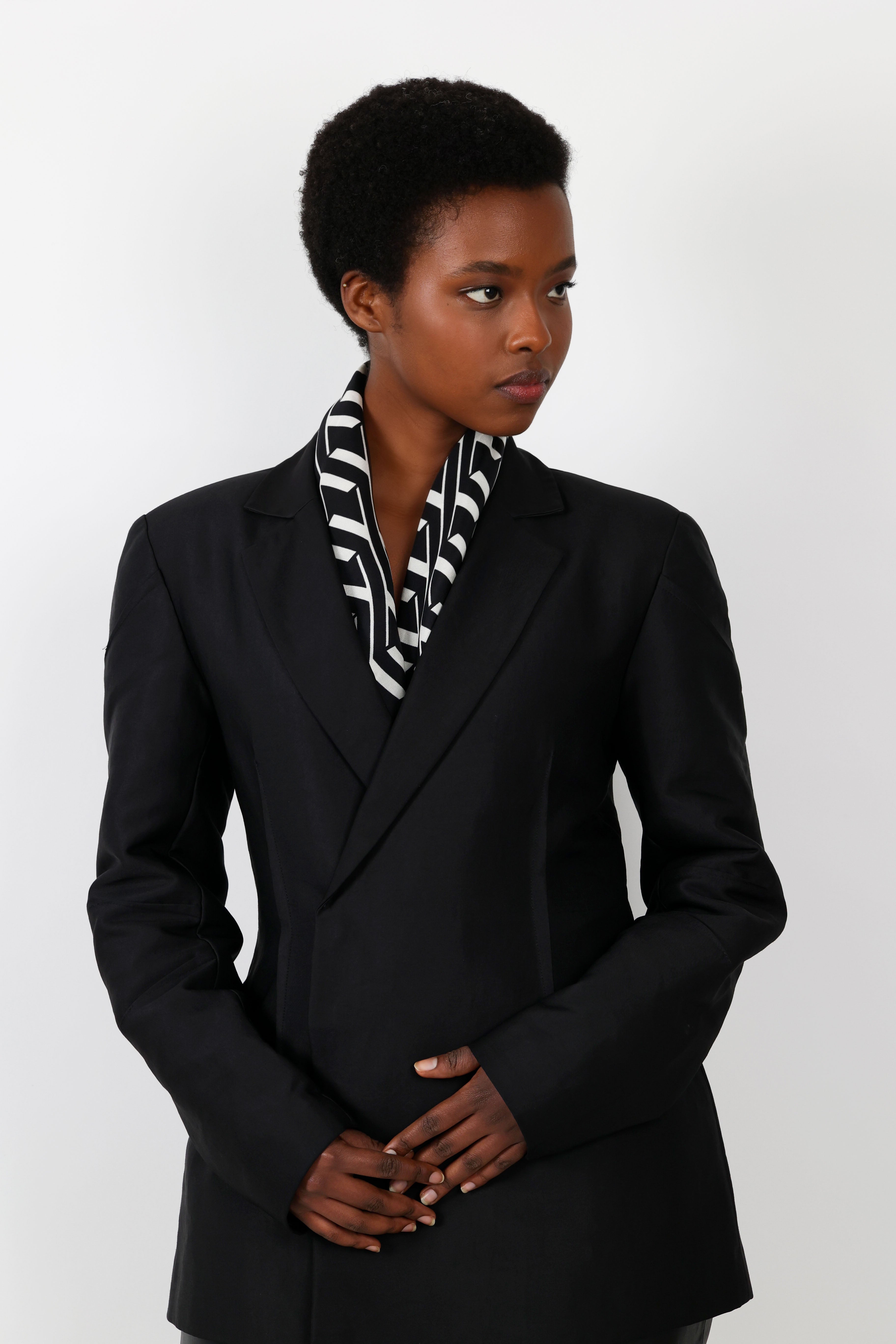 LARGE ADE SIGNATURE SILK SCARF - BLACK