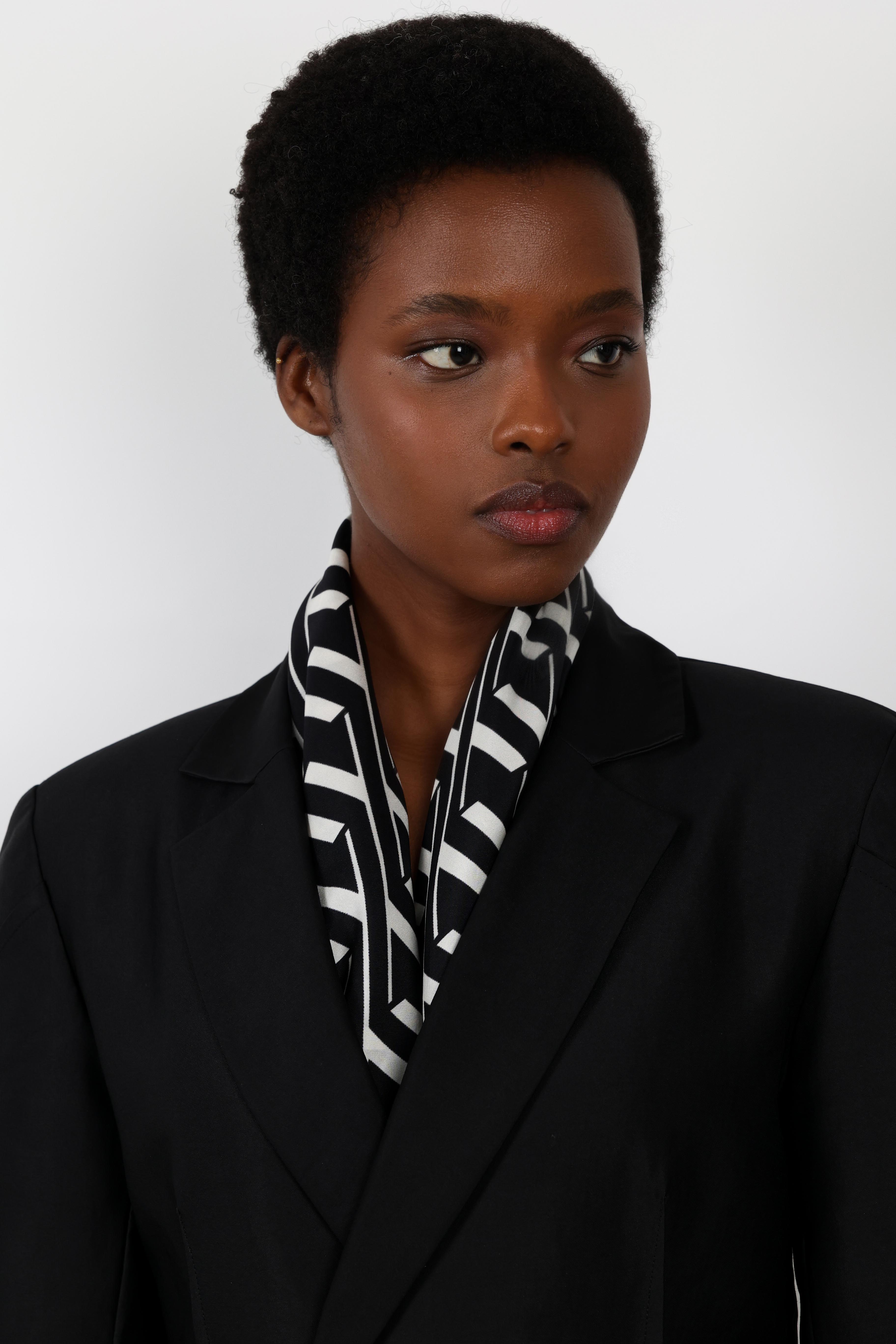 LARGE ADE SIGNATURE SILK SCARF - BLACK