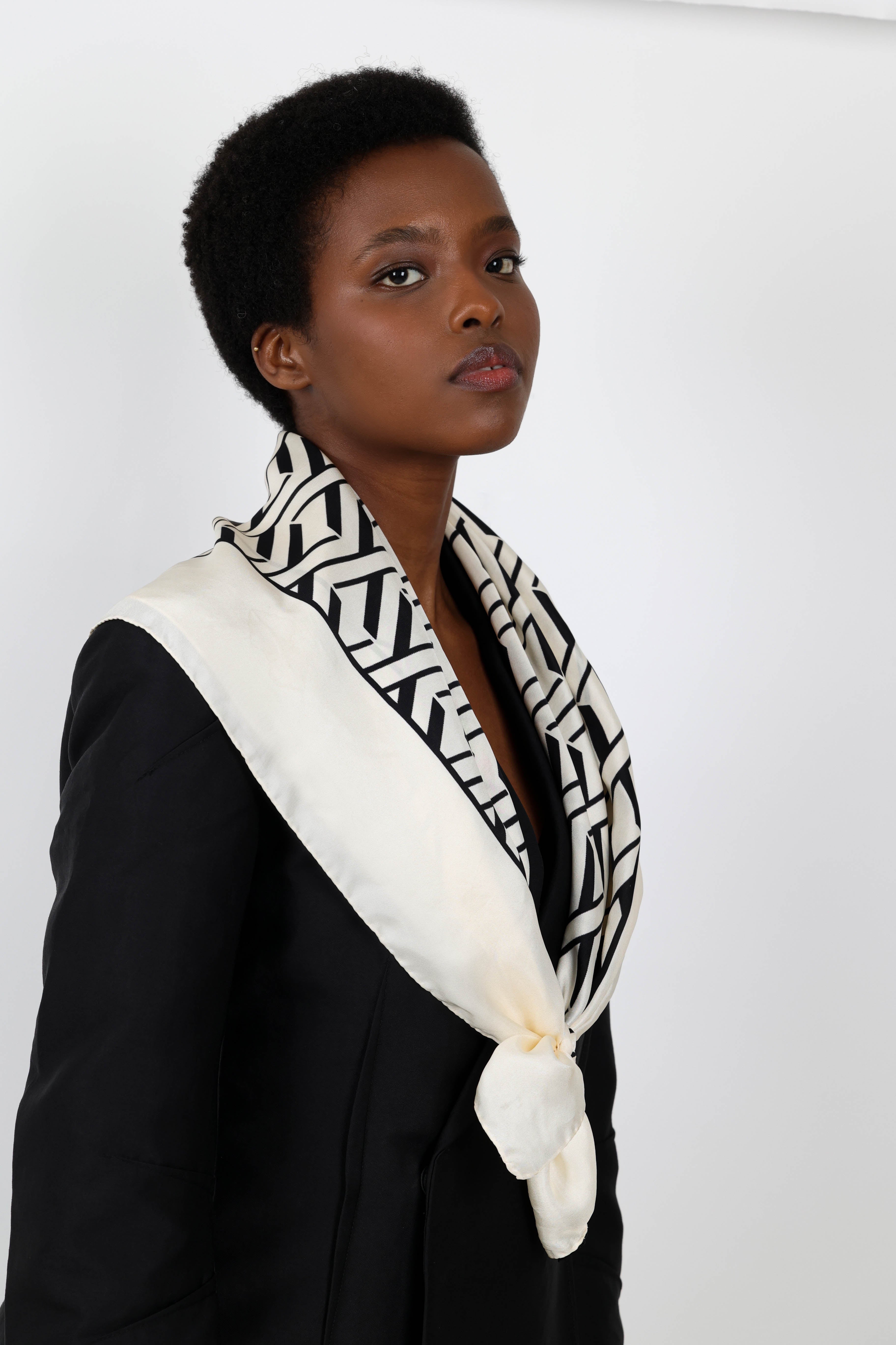 LARGE ADE SIGNATURE Silk SCARF - CREME