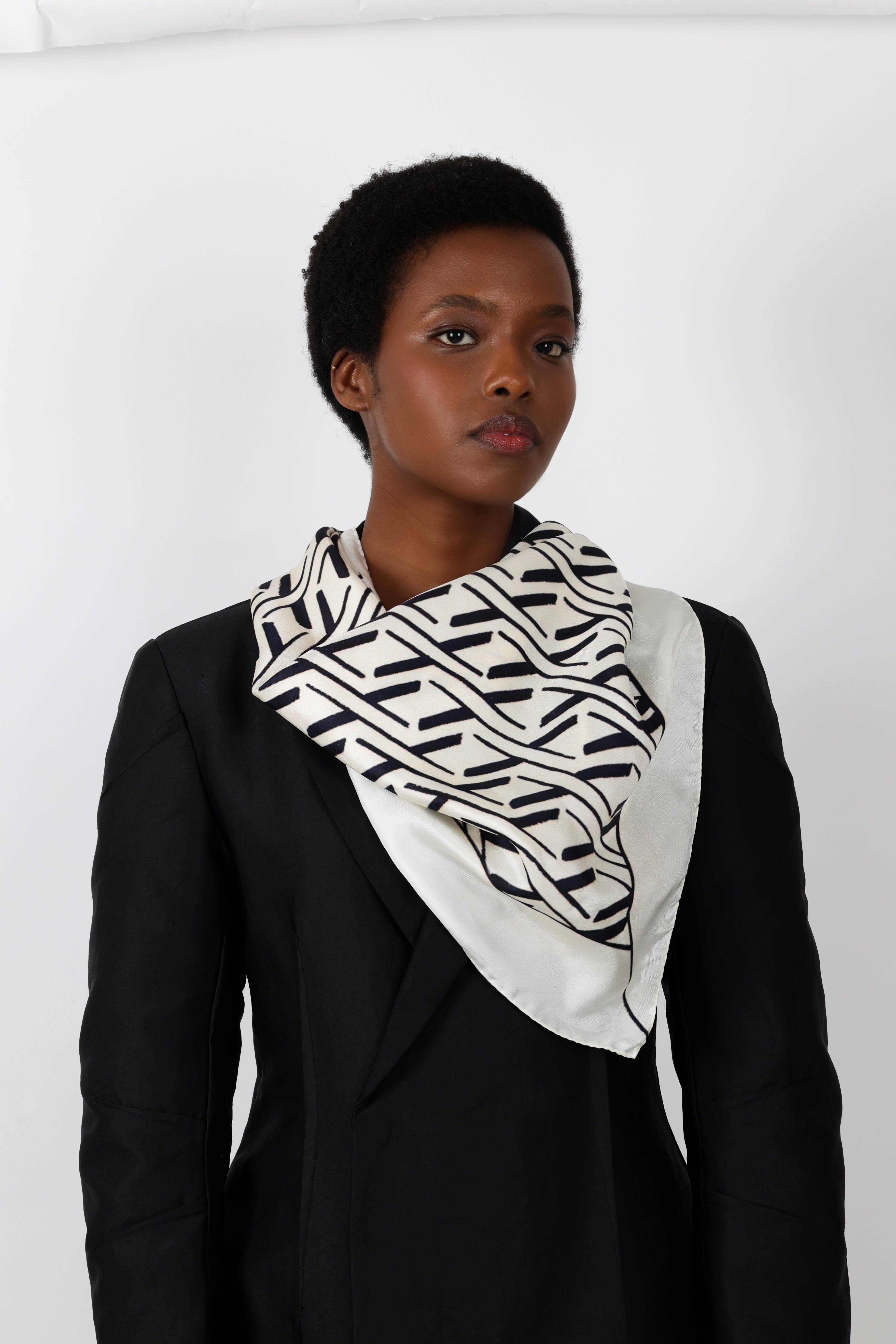 LARGE ADE SIGNATURE Silk SCARF - CREME