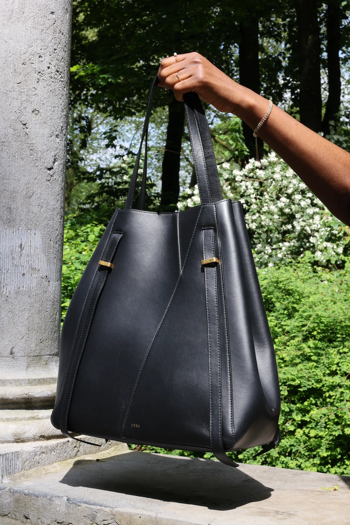 AYO TOTE Medium Black