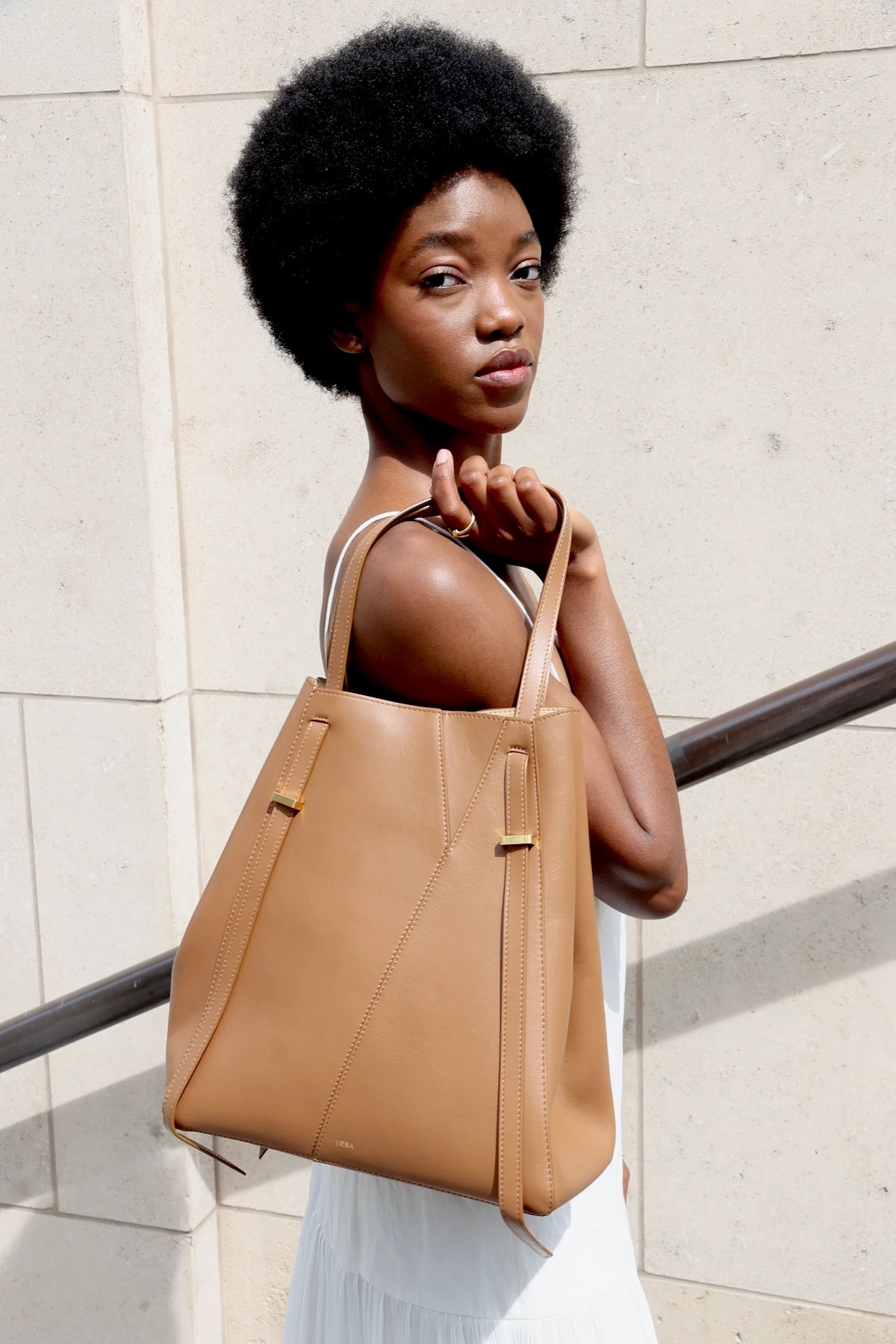 AYO TOTE Medium CARAMEL